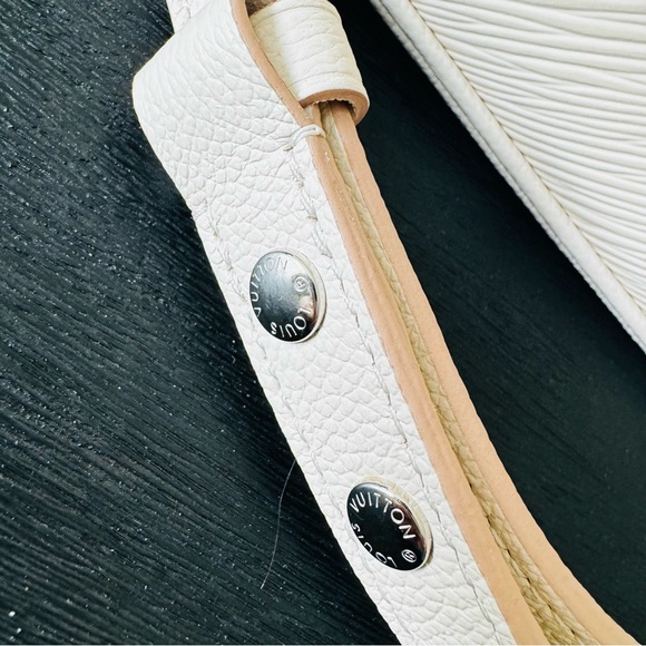 Louis Vuitton Buci crossbody - Picture 7 of 16